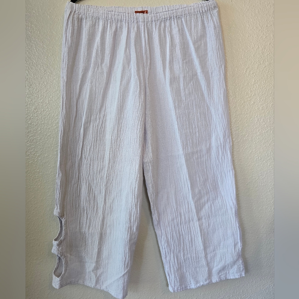 Oh My Gauze! White Capris